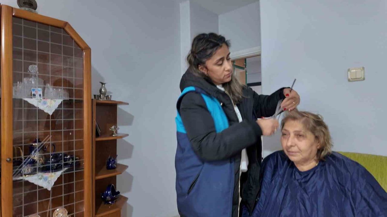 Akdeniz Belediyesi'nden kimsesiz, engelli ve yaşlılara evde temizlik ve kişisel bakım desteği