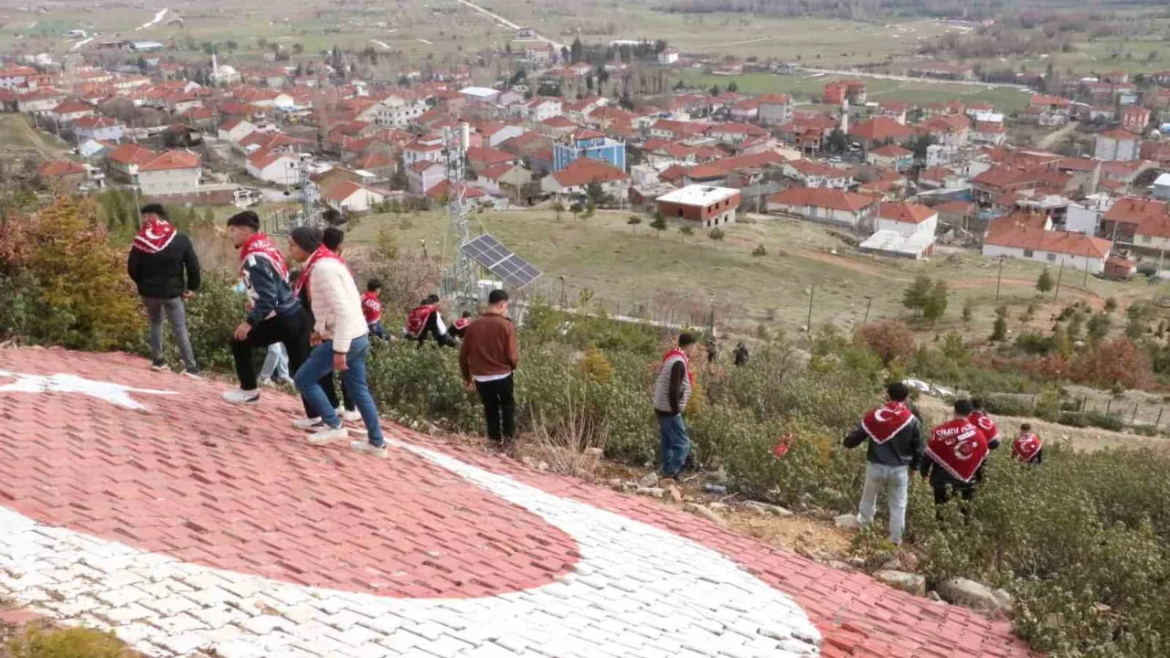Akharım'da asker adayları Bayrak Tepe'de bir ay nöbet tutuyor