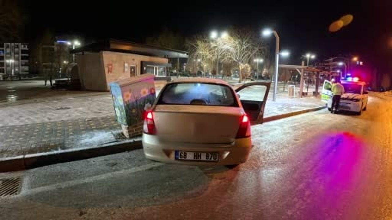 Aksaray'da aday sürücü alkol aldıktan sonra kaza yaptı; ehliyeti iptal edildi