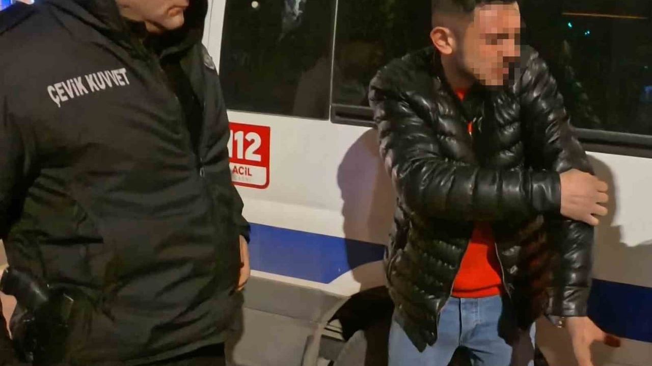 Aksaray'da araç içinde bıçaklanan genç: "Kaçmasaydım beni öldürürdü"