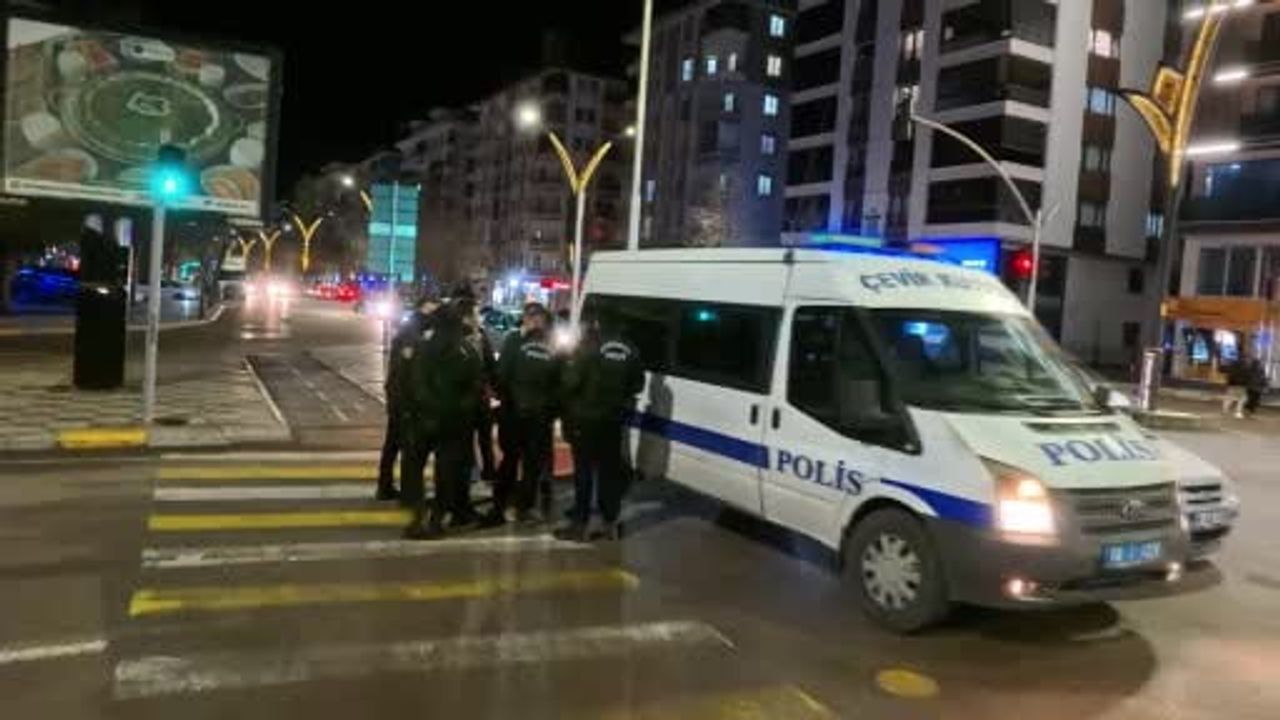 Aksaray'da araçta bıçaklanma: 23 yaşındaki genç kolundan yaralandı