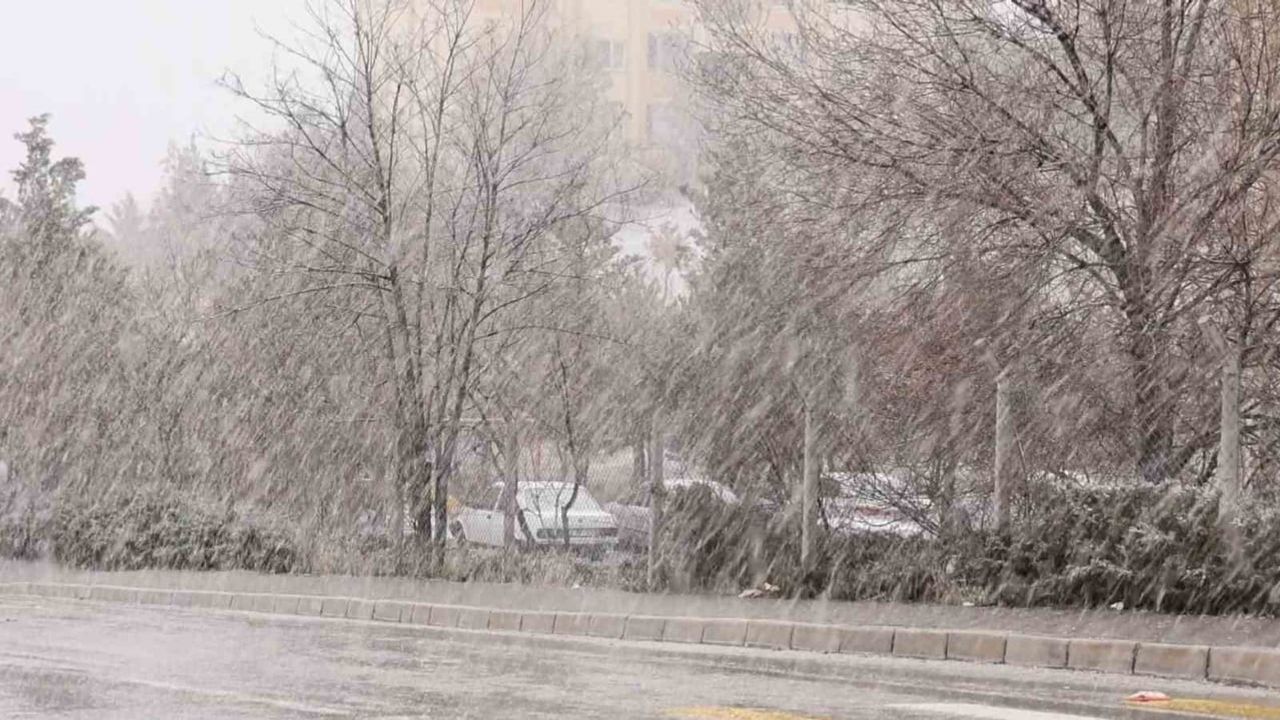 Aksaray'da mevsimin üçüncü kar yağışı tarım üreticilerini umutlandırdı
