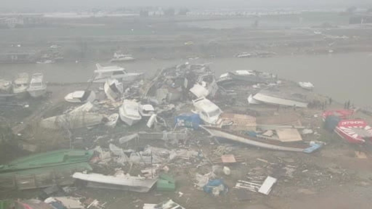 Aksu’da sel ve hortum: Milyonluk tekneler parçalandı, 700 dönüm sera sular altında kaldı