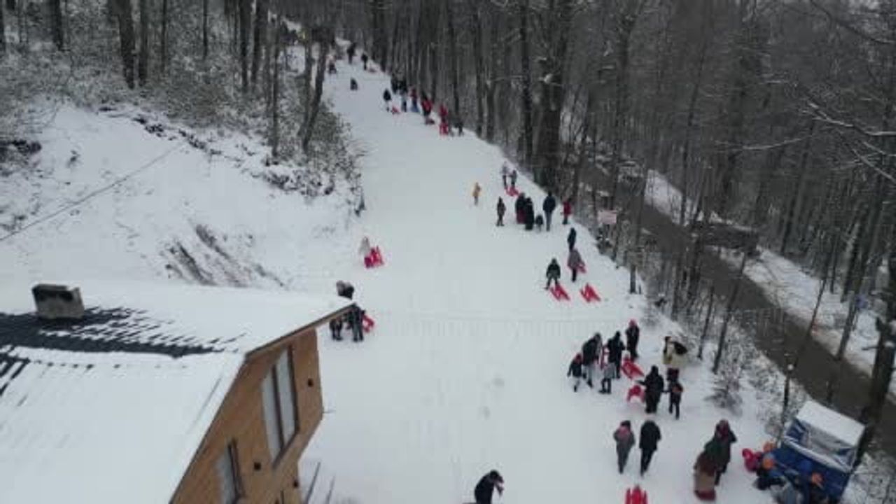 Aktepe'de karne hediyesi: 4. Aktepe Kızak Şenliği'ne 10 binden fazla katılım
