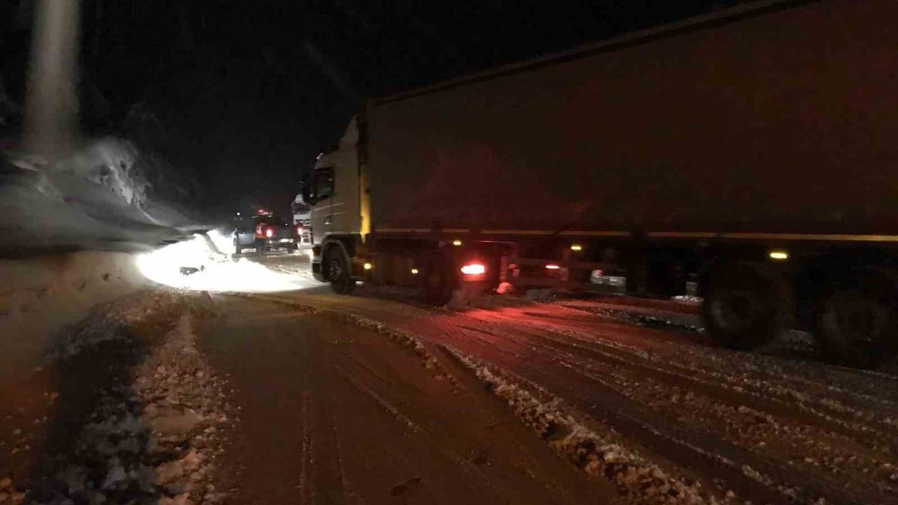 Alacabel'de bin 825 rakımda kar yağışı yeniden başladı — Akseki-Seydişehir karayolunda önlemler alındı