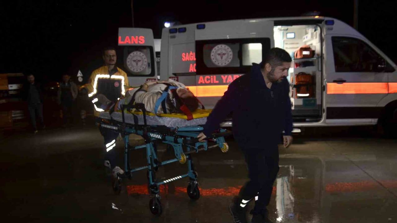 Alaçam’da 4 araçlı zincirleme kaza: 5 kişi yaralandı