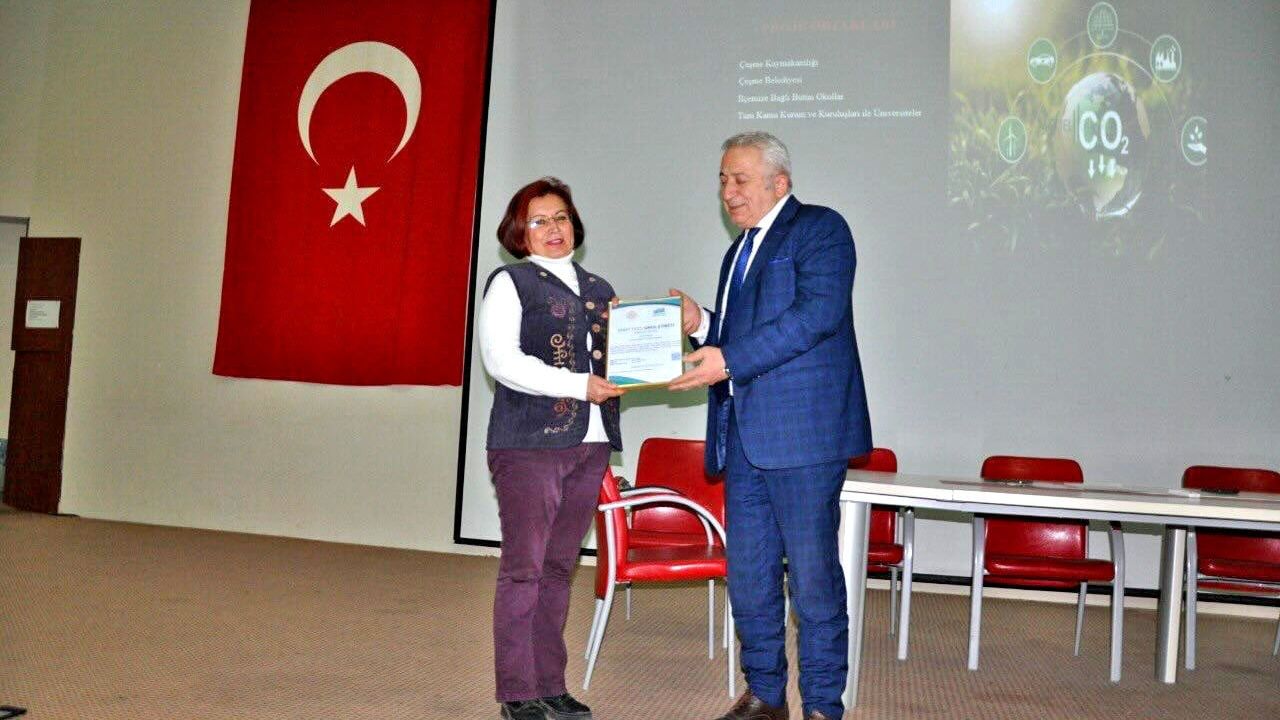 Alaçatı’daki 15 Eylül Mustafa Çapkan İlkokulu'na Mavi Yeşil Okul Etiketi