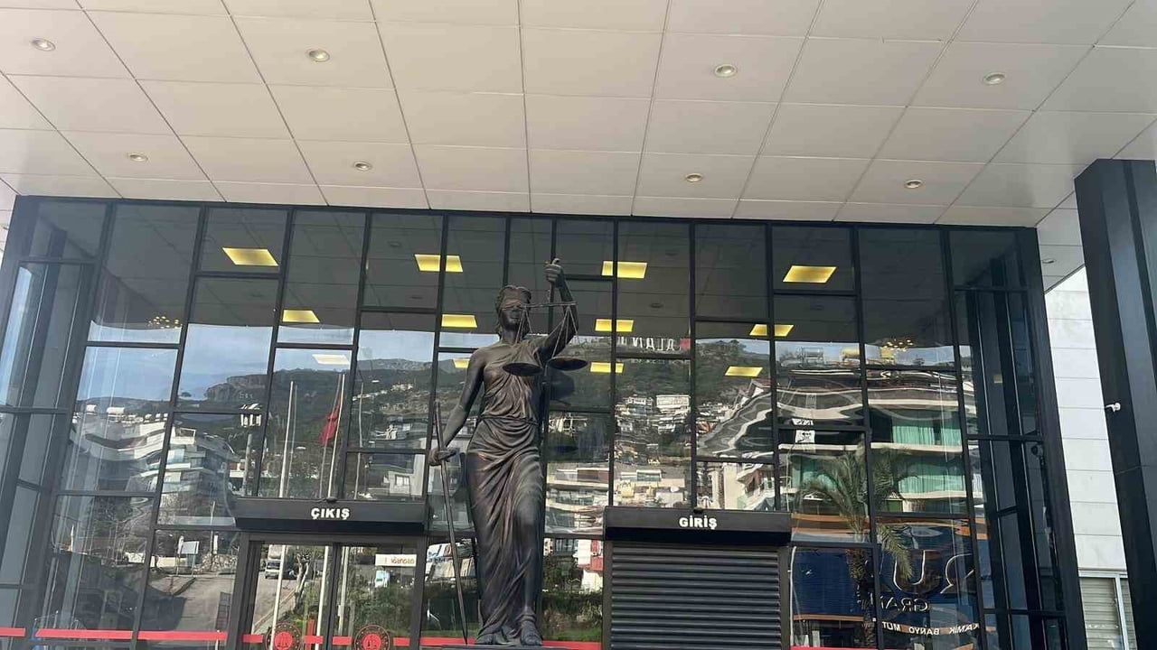 Alanya'da 20 çuval avokado çalan 3 kişi jandarma tarafından yakalandı