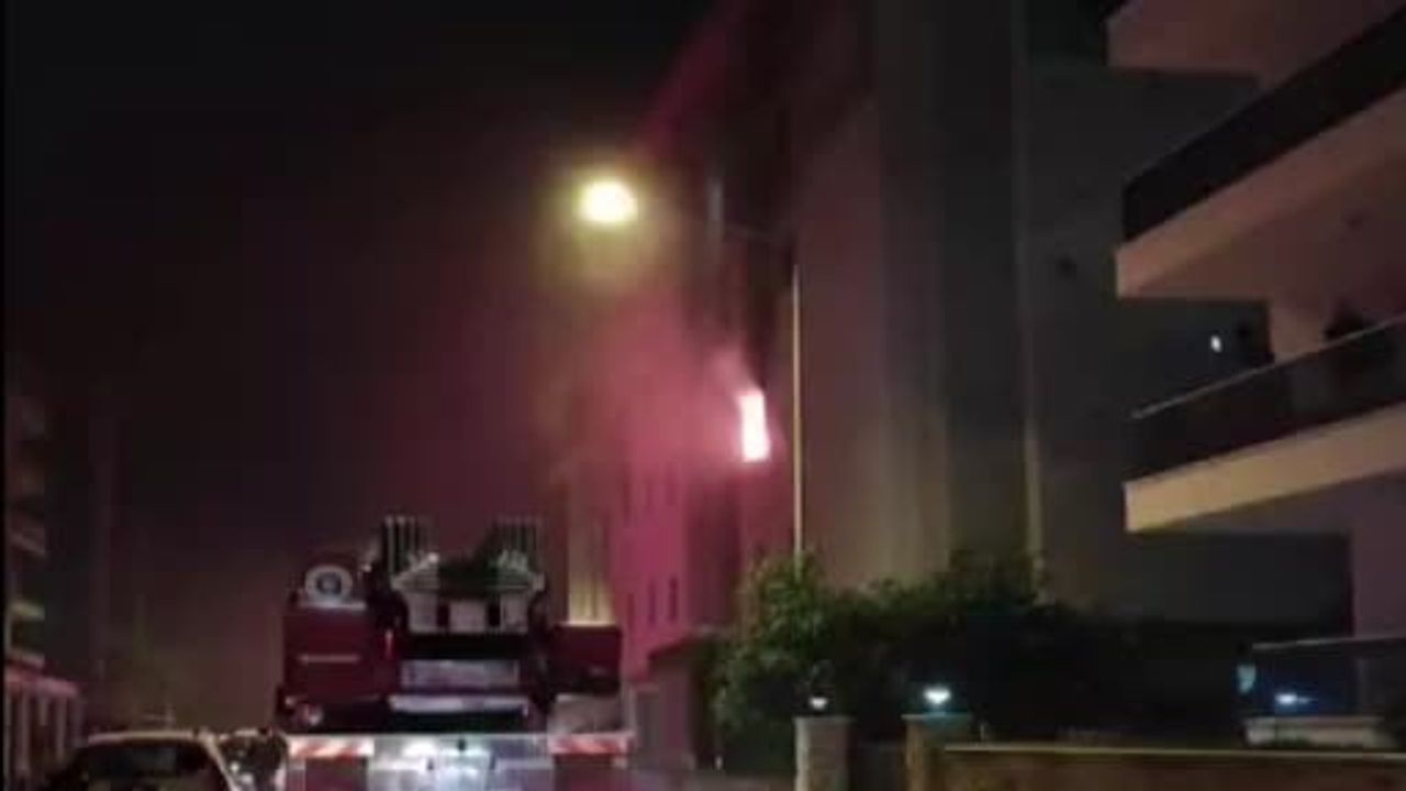 Alanya’da animasyoncuların kaldığı lojmanda yangın çıktı; 3 kişi dumandan etkilendi