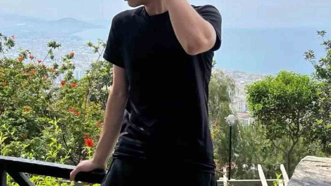 Alanya'da kamyonla çarpışan 17 yaşındaki motosiklet sürücüsü yaşamını yitirdi