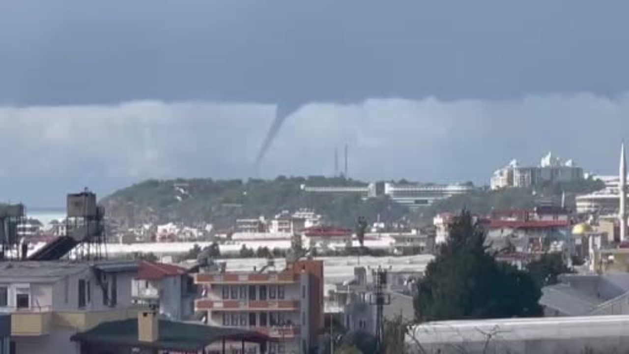 Alanya Okurcular açıklarında denizde hortum görüntülendi