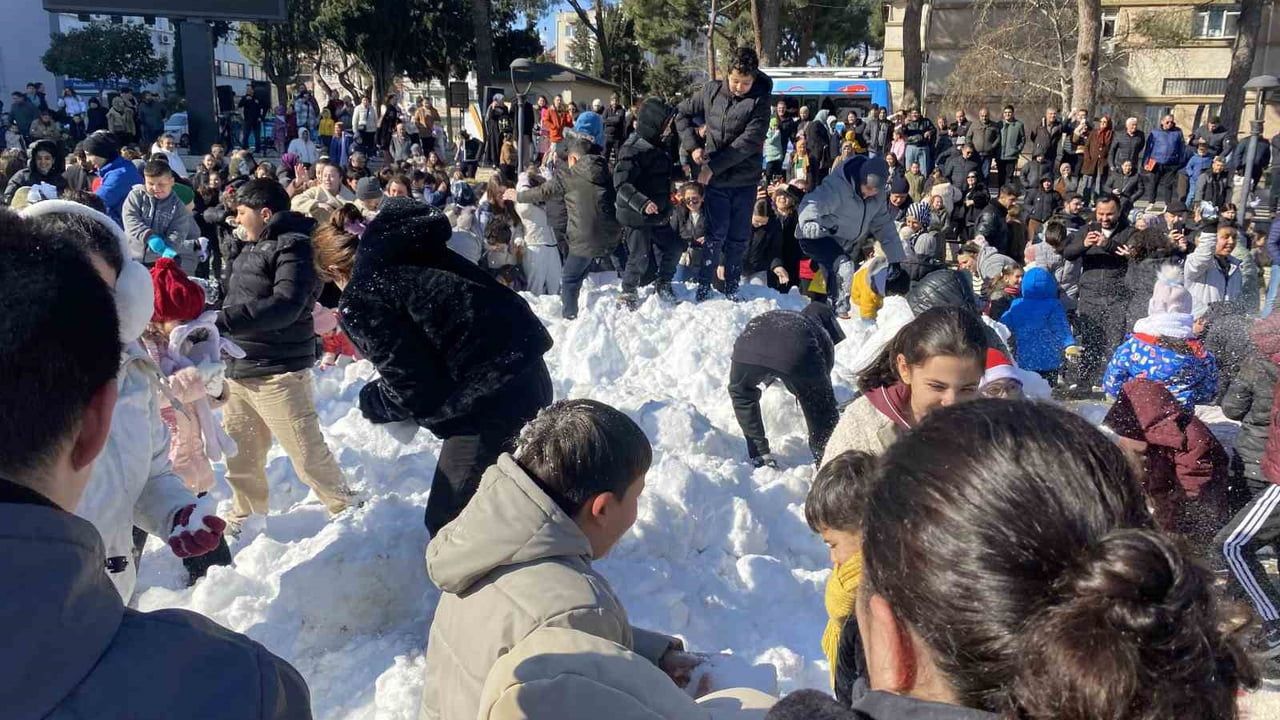 Alaşehir Belediyesi'nden yarıyıl tatilinde 5 kamyon kar sürprizi