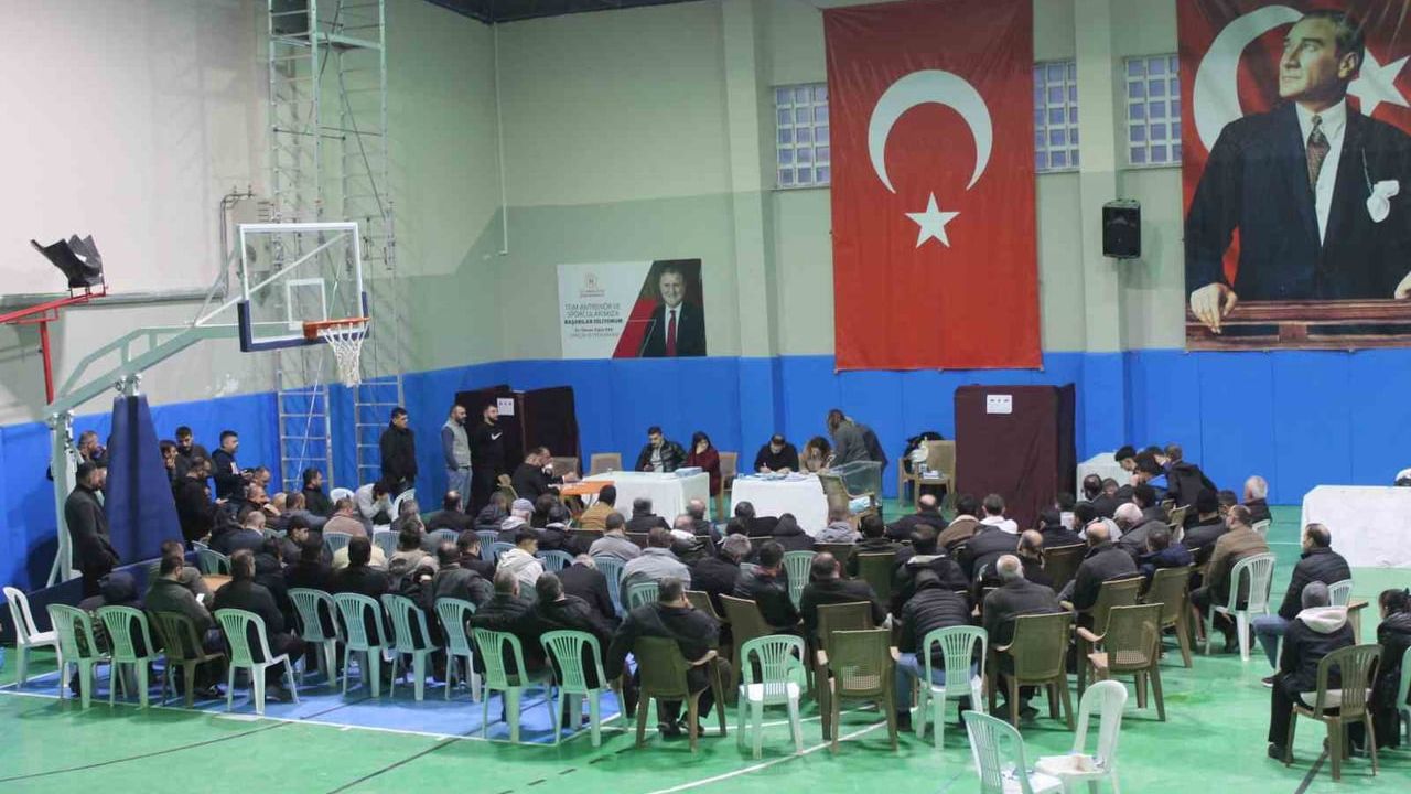 Ali Karahan Türkeli Esnaf ve Sanatkârlar Odası Başkanlığına Yeniden Seçildi