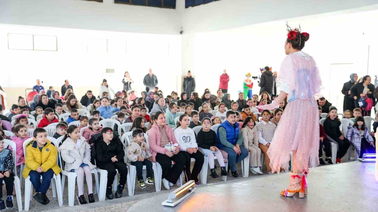 Aliağa'da 'Birlikte Parlayalım' sahnede: Sömestr Tiyatro Günleri çocuklarla buluşuyor