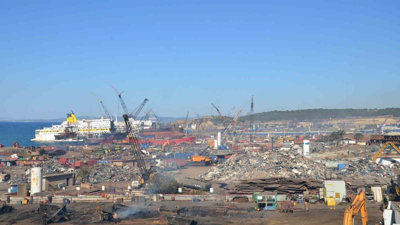 Aliağa Gemi Söküm Bölgesi'nde iş kazası: 1 işçi yaşamını yitirdi