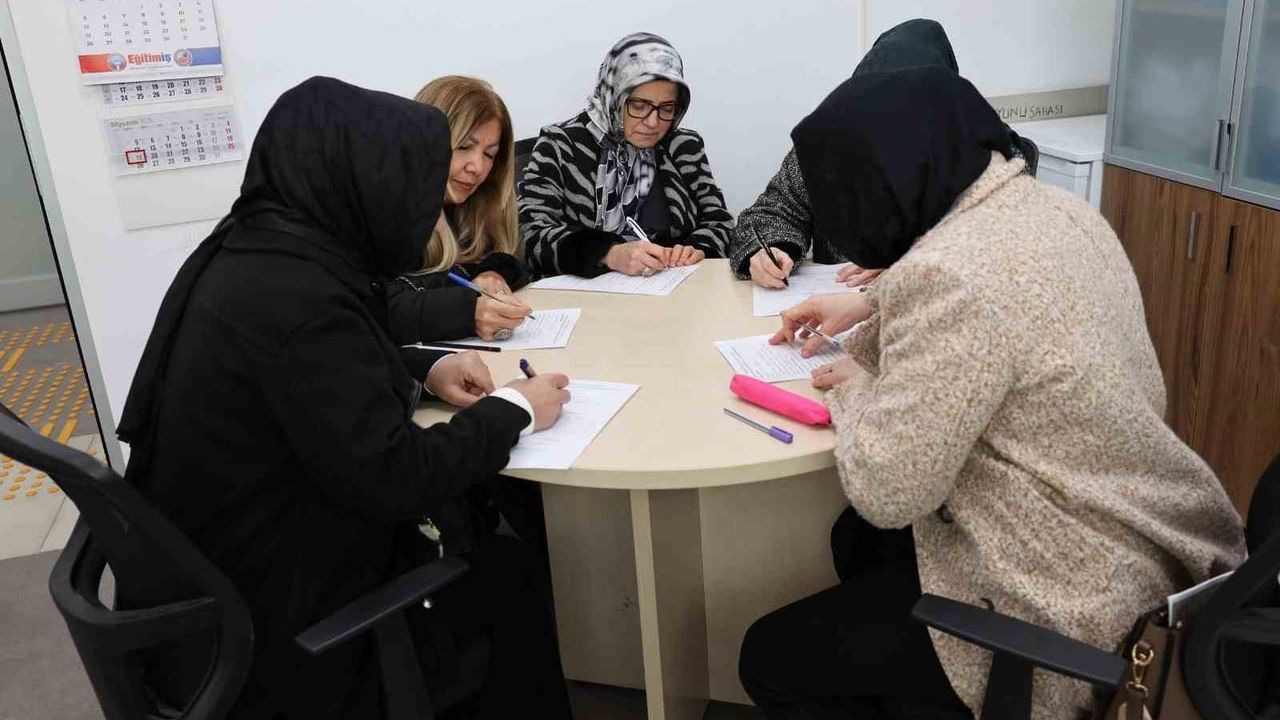 ALKÜ'de 'Benim Üniversitem' başladı: 40-60 yaş arası katılımcılar üniversite deneyimi yaşadı