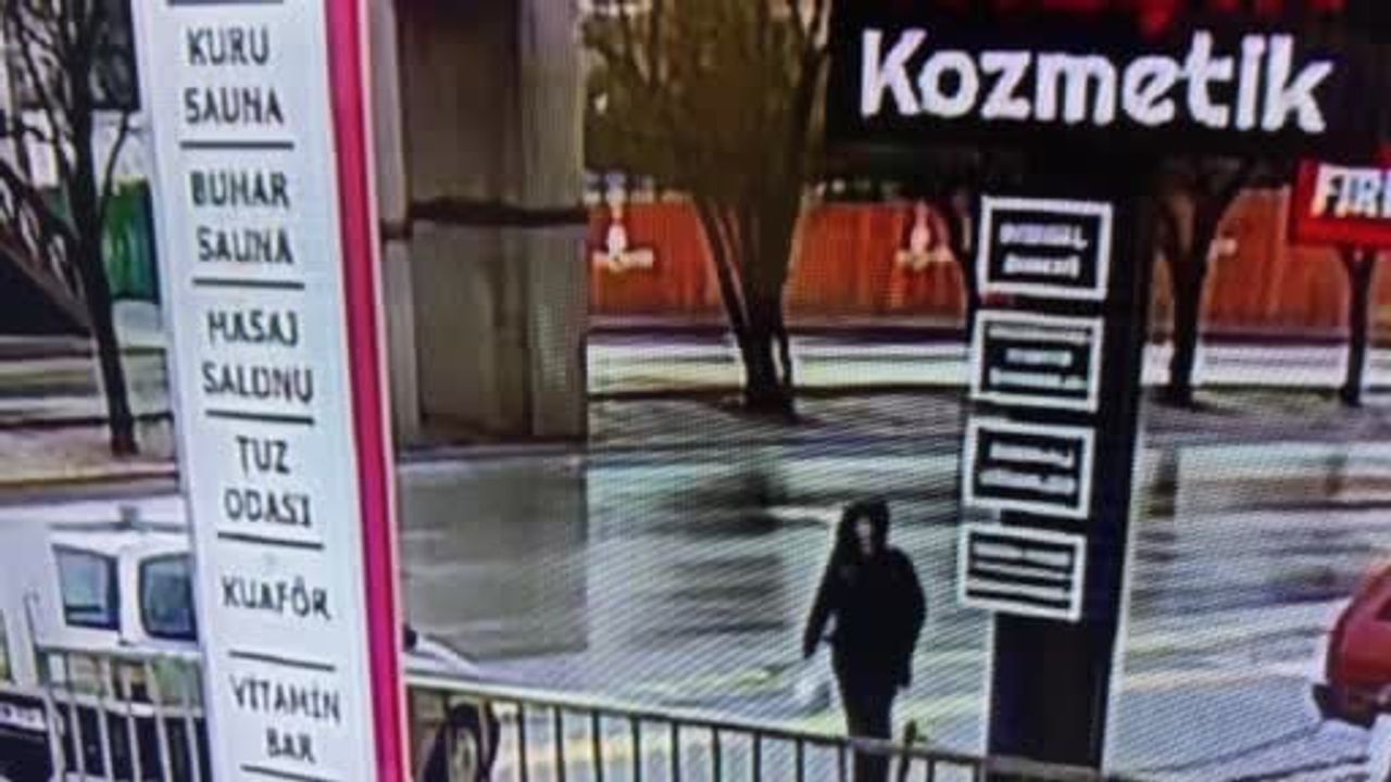 Altındağ'da yağışlı yolda kaza: Kurye Tahır Al Cafer (18) yaşamını yitirdi