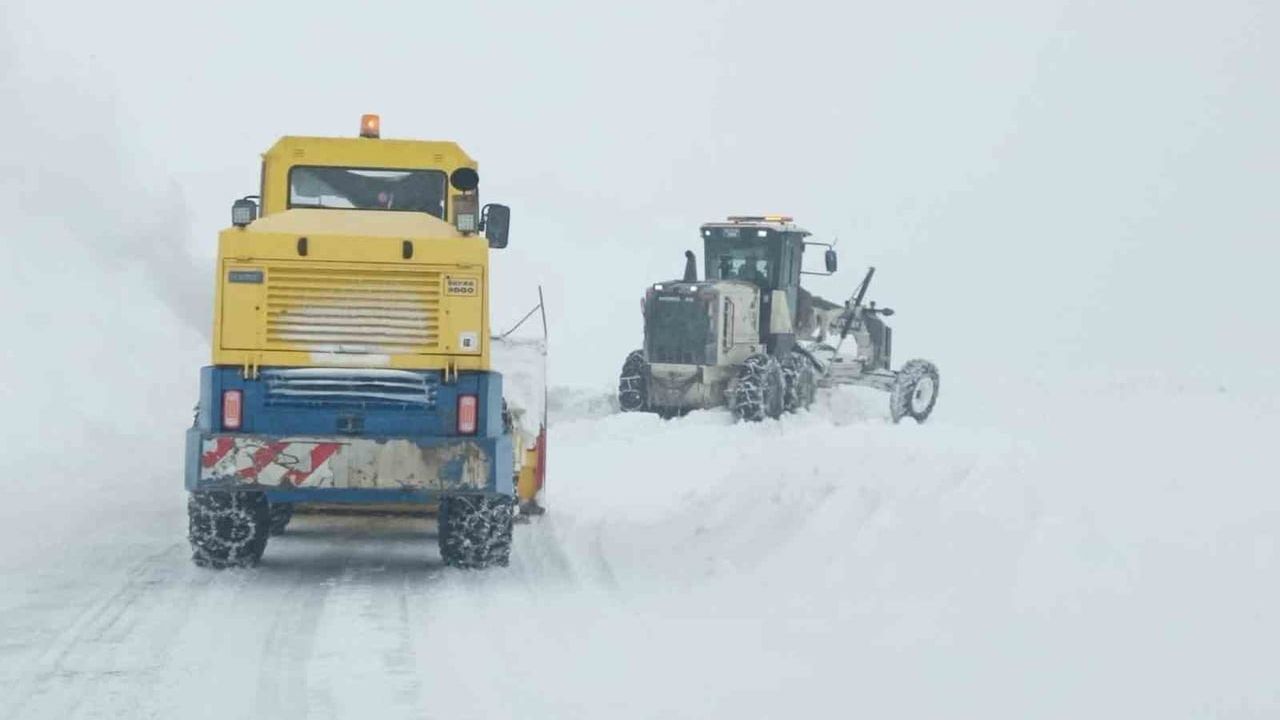 Amasya'da 62 köy yolu kar yağışı nedeniyle ulaşıma kapandı