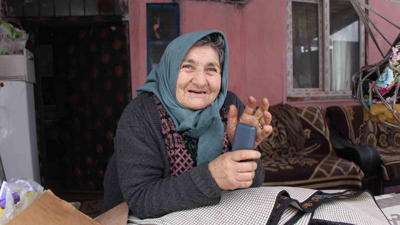 Amasya'da 62 Yaşındaki Anne, Zihinsel Engelli Üç Oğluna Yıllardır Tek Başına Bakıyor