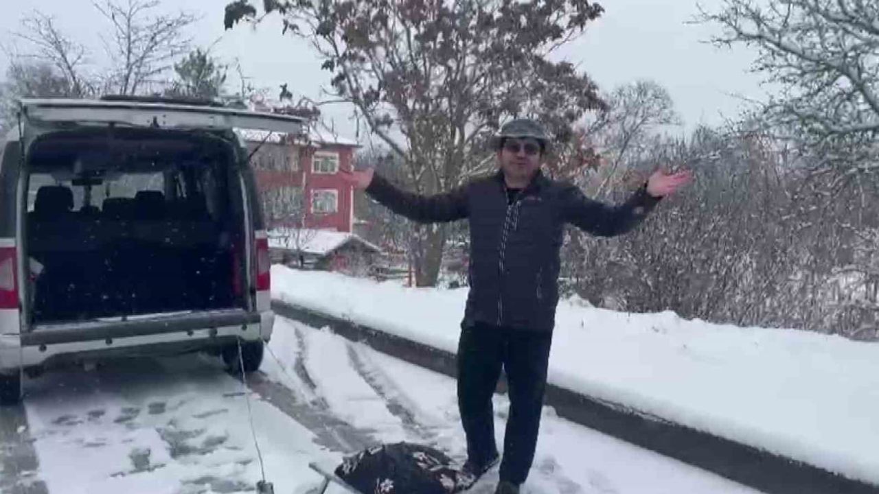 Amasya'da yılın ilk gününde kar keyfi: Araca bağlanan kızaklarla kaydılar