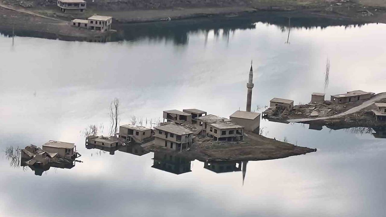 Anamur'da Alaköprü Barajı Gölünde Yükselen Minare: Akine Köyü'nün Sessiz Tanığı