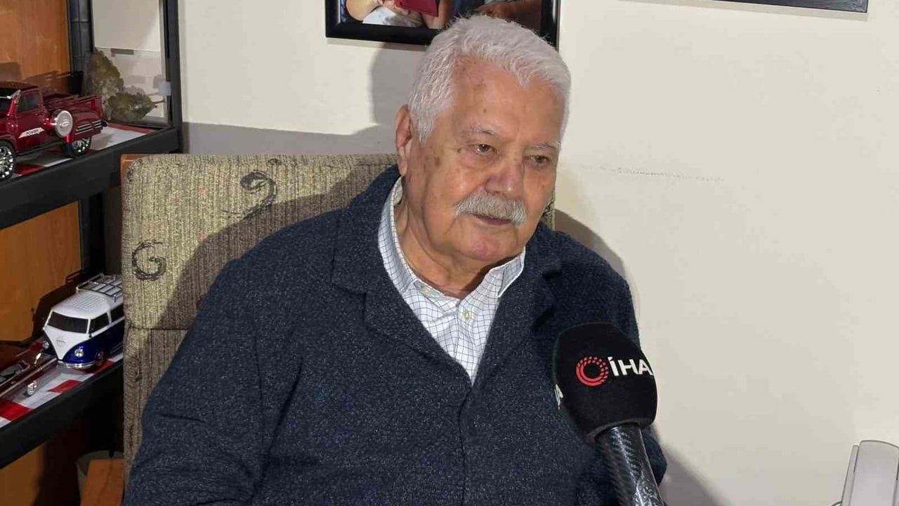 Ankara'da 76 yaşındaki koleksiyoner Hasan Basri Oktay 56 yıllık pul tutkusunu sürdürüyor