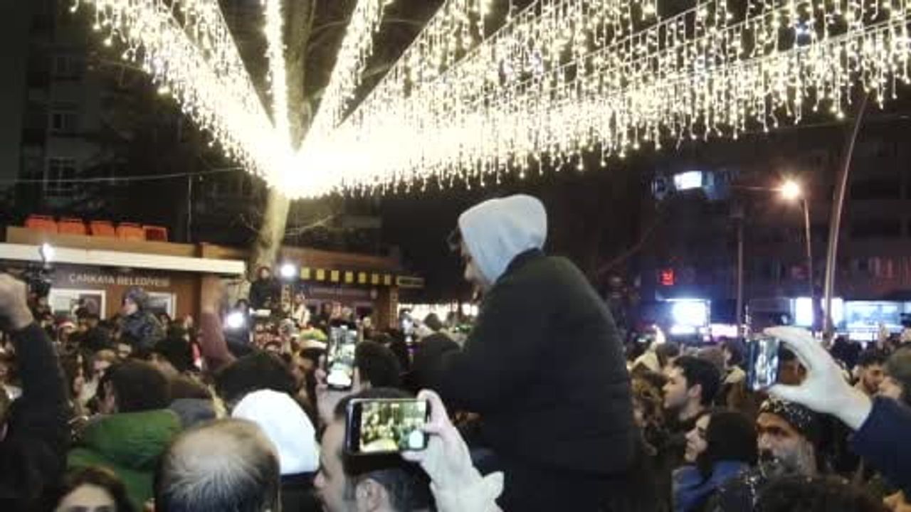 Ankara'da Başkentliler 2026'yı Kuğulu Park'ta Müzik ve Dansla Karşıladı