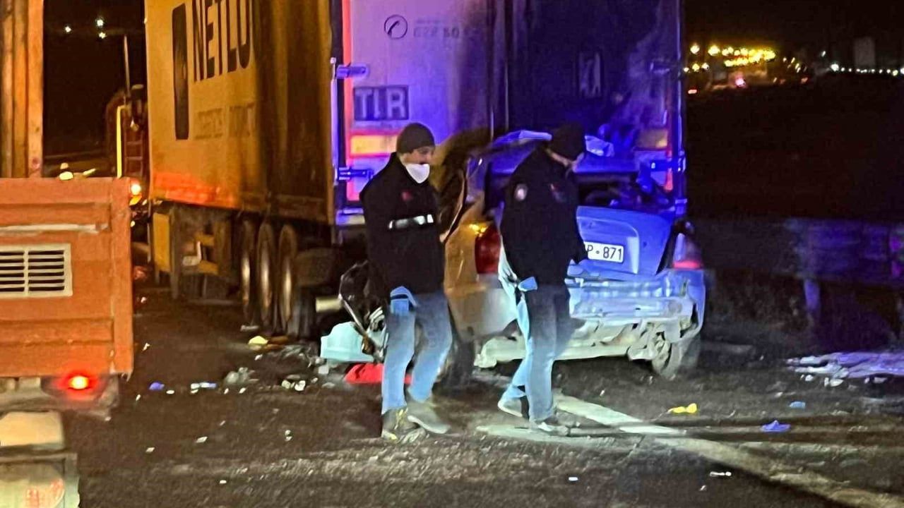 Ankara'da çevre yolunda tıra arkadan çarpan sürücü yaşamını yitirdi