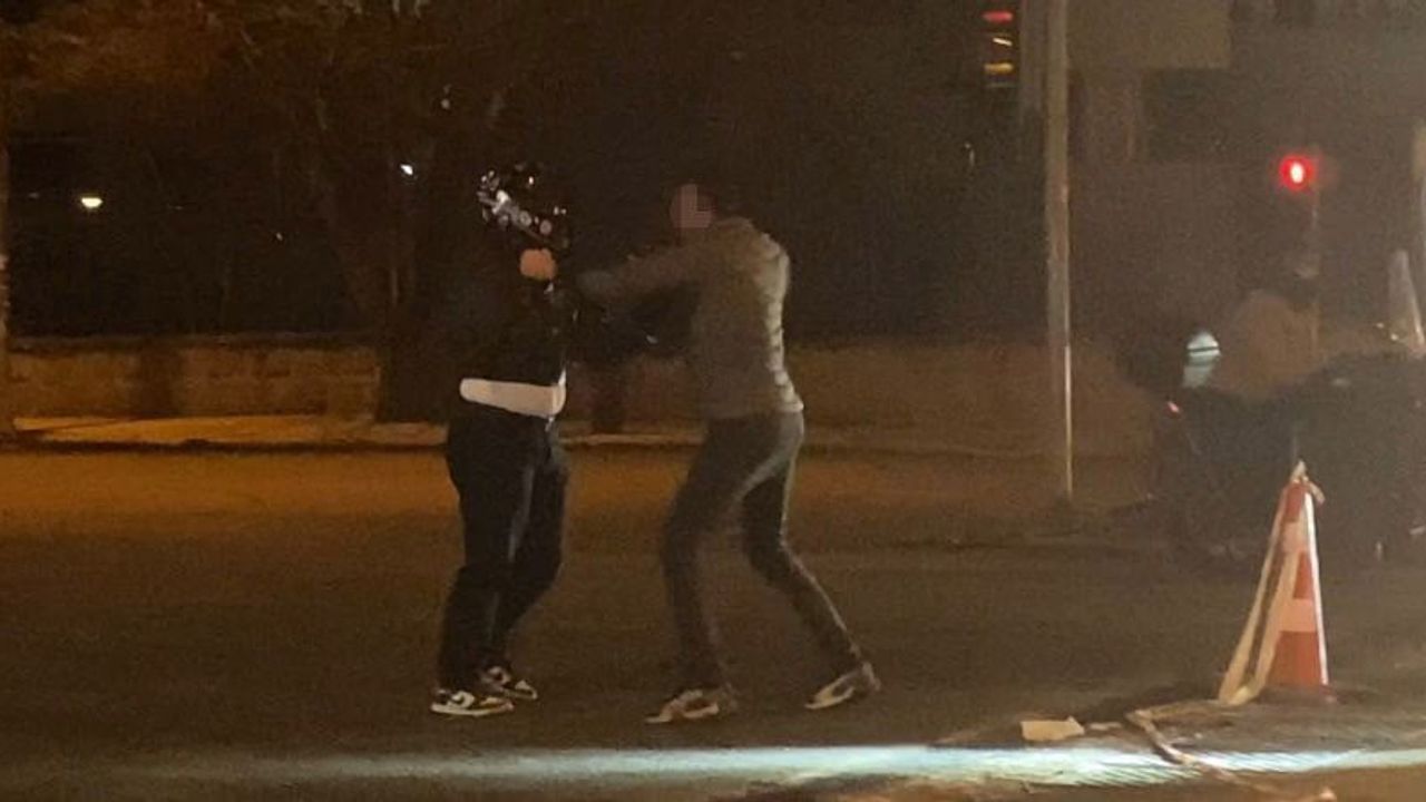 Ankara'da trafikte kavga: Keçiören'de motosiklet sürücüsünün kaskı zarar gördü