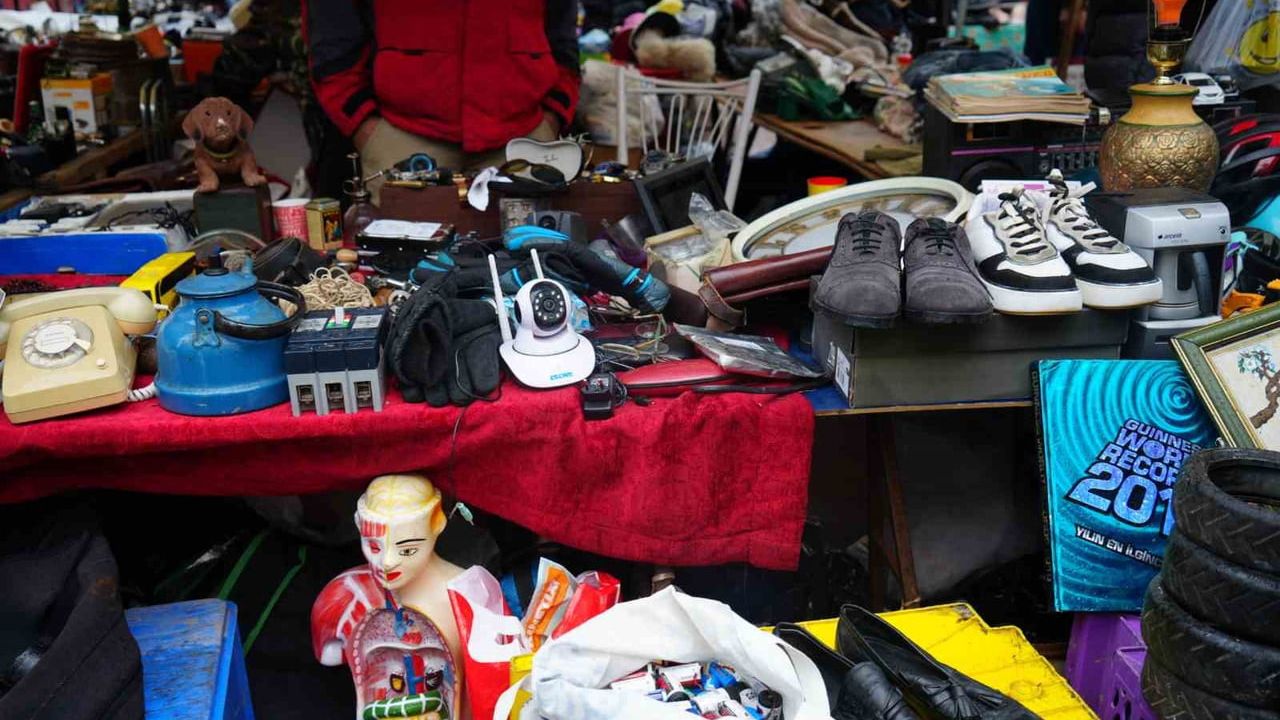 Ankara İtfaiye Meydanı'nda Bit Pazarı: Antika ve İkinci Elin Buluşma Noktası