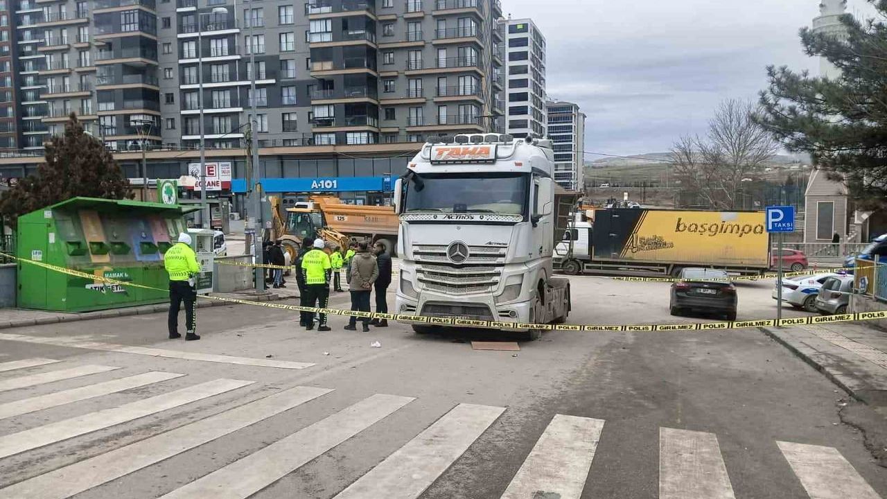 Ankara Mamak'ta cüzdanını alırken kamyonun altında kalan 63 yaşındaki kadın ağır yaralandı