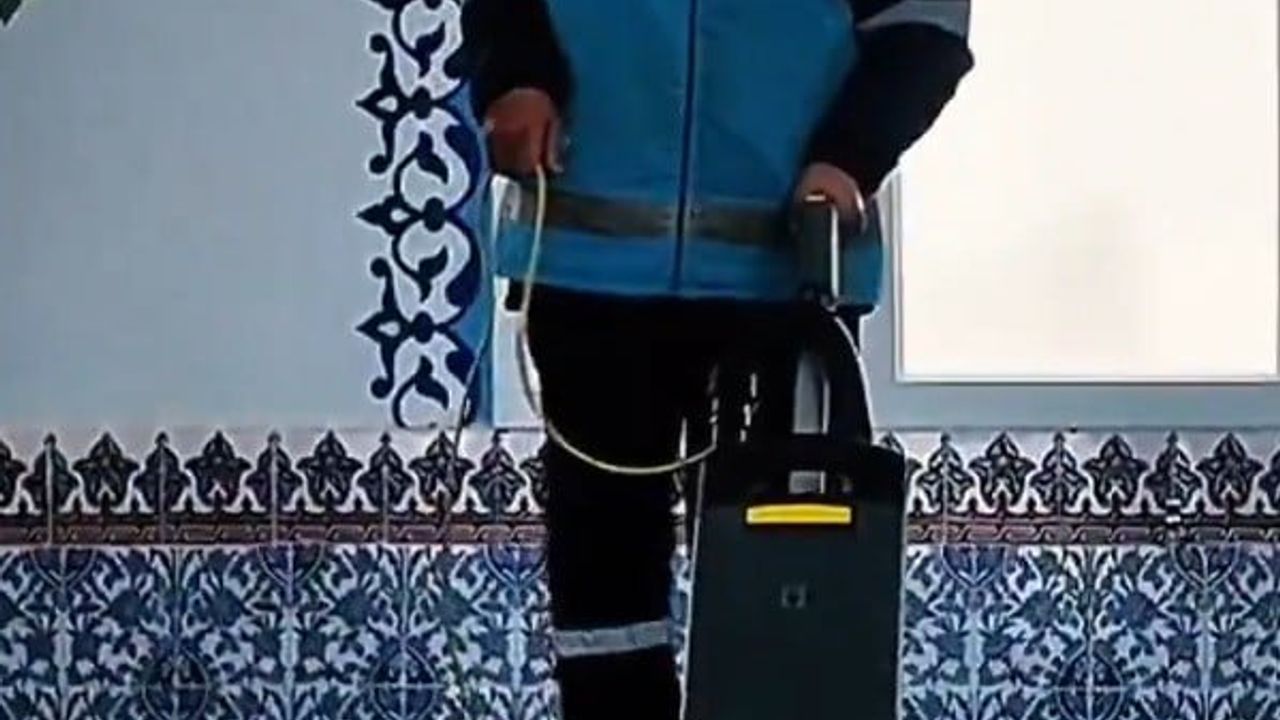 Antakya Belediyesi, Suvatlı Mahallesi'ndeki camilerde kapsamlı temizlik gerçekleştirdi