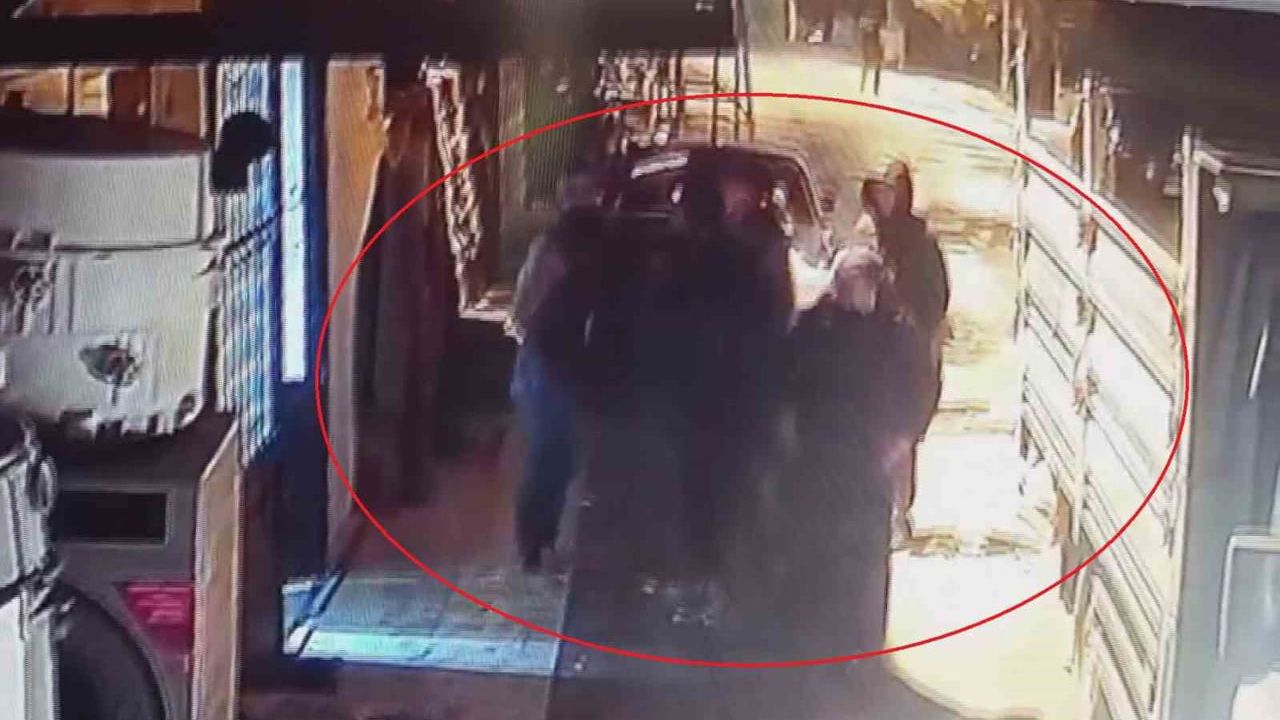 Antakya'da alacak-verecek tartışması taşlı bıçaklı kavgaya dönüştü: 1 yaralı