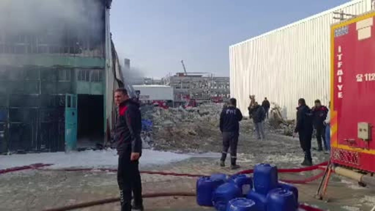 Antakya'da mobilya atölyesi yangını: Esnaf Halit Kavun zararını anlattı