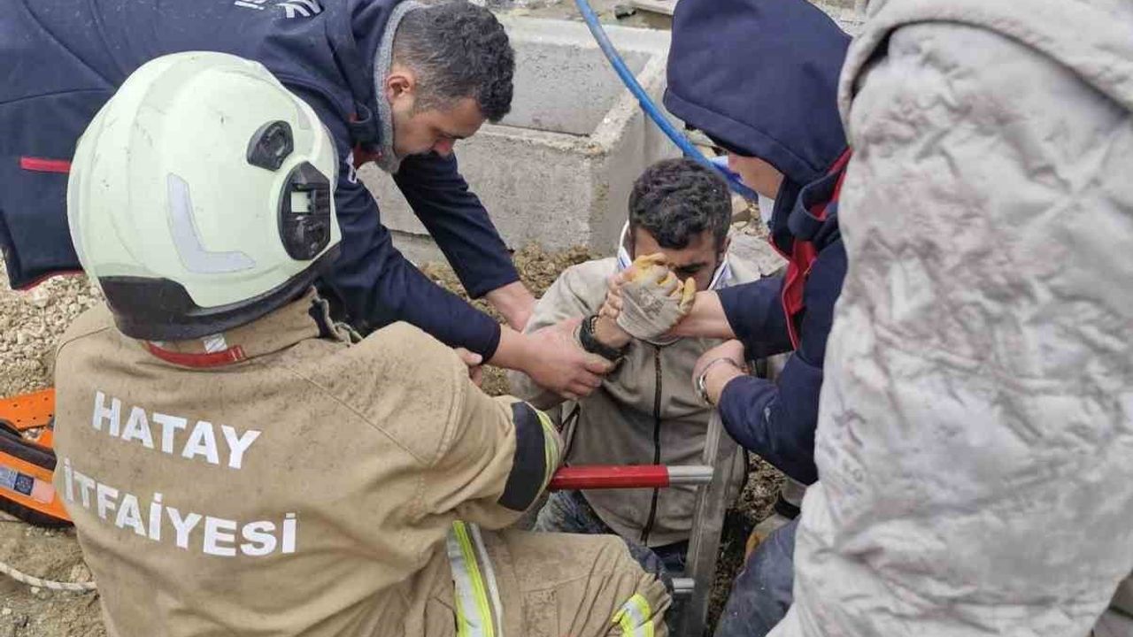 Antakya'da şantiyedeki açık kuyuya düşen vatandaş itfaiye tarafından kurtarıldı