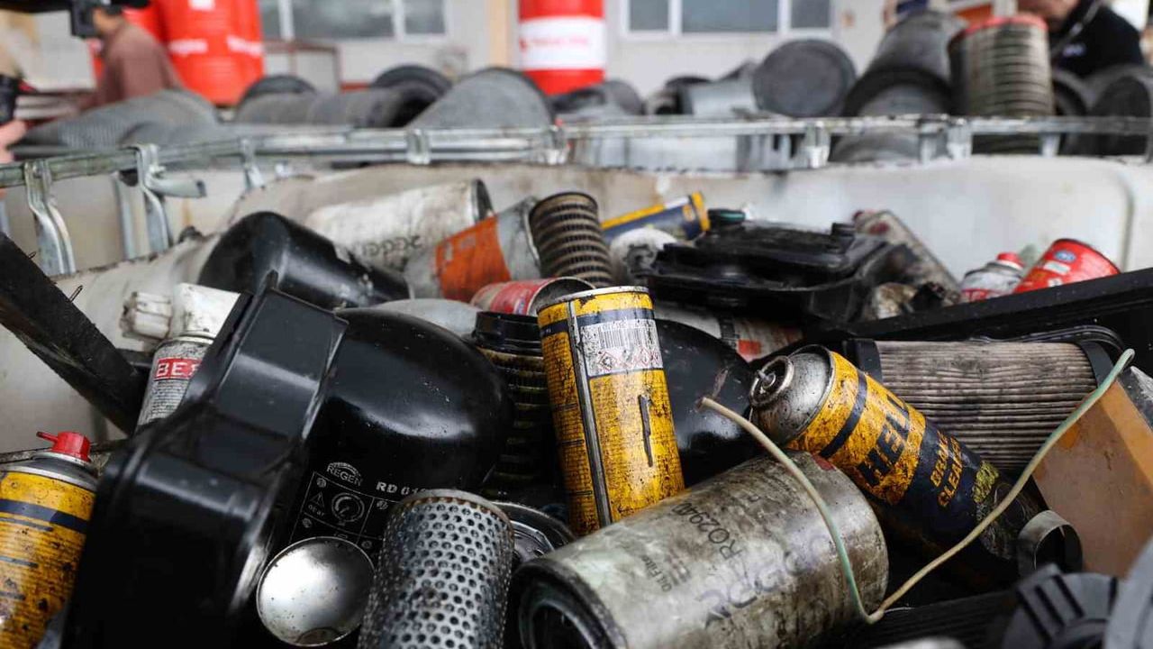 Antalya Büyükşehir Belediyesi, kurumsal atıkları ayrıştırarak geri dönüşüme kazandırıyor