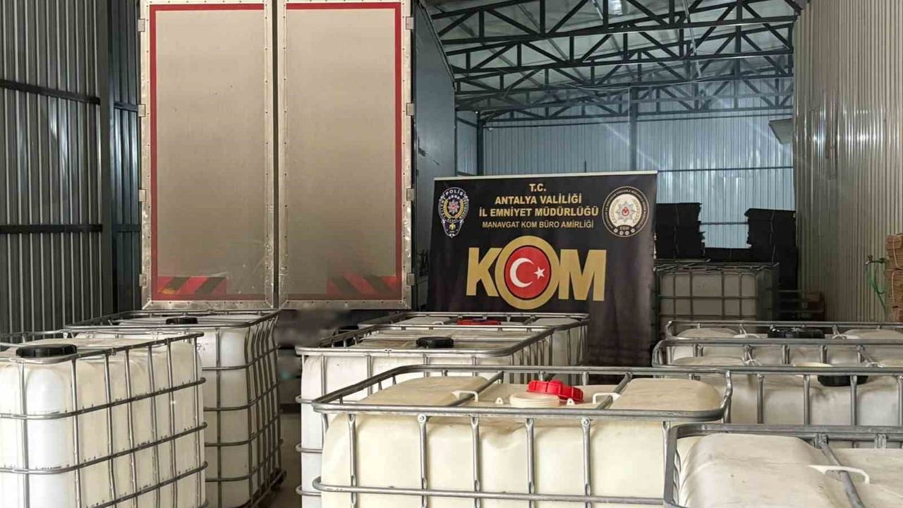 Antalya'da 1 haftada suç işlemek amacıyla örgüt kurma ve kaçakçılık operasyonlarında 14 kişi tutuklandı