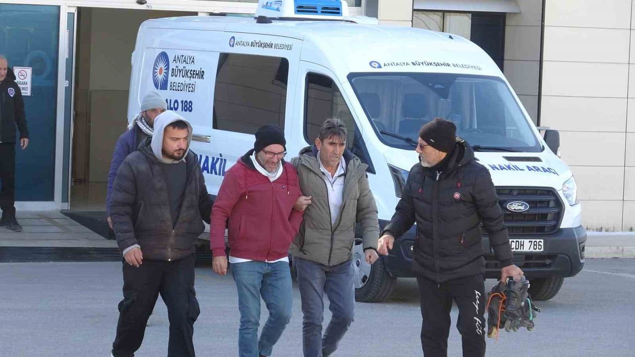 Antalya'da 14 yaşındaki Efe Mevlüt Çalışkan yol kenarında ölü bulundu; cenazesi ailesine teslim edildi