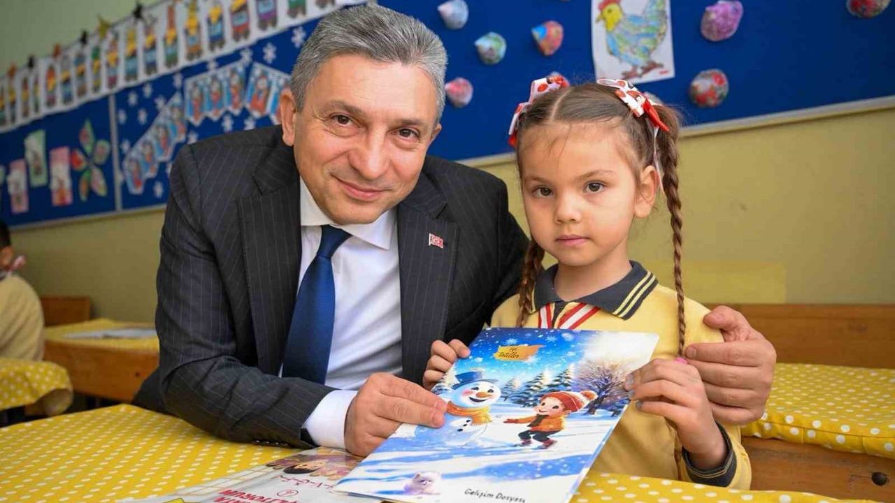 Antalya'da 498 bin 603 öğrenci yarıyıl karnelerini aldı