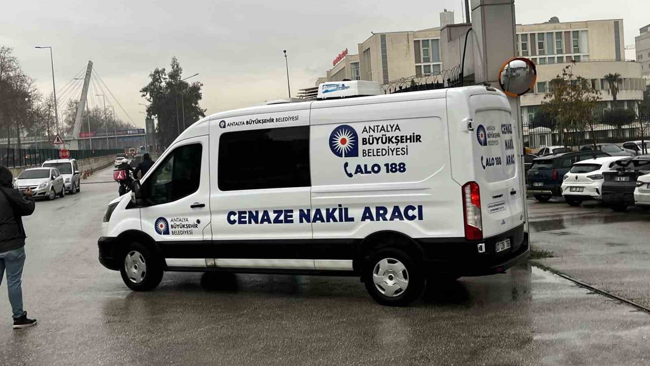 Antalya'da evinde silahla ölü bulunan İbrahim Doğan'ın cenazesi Konya'ya teslim edildi