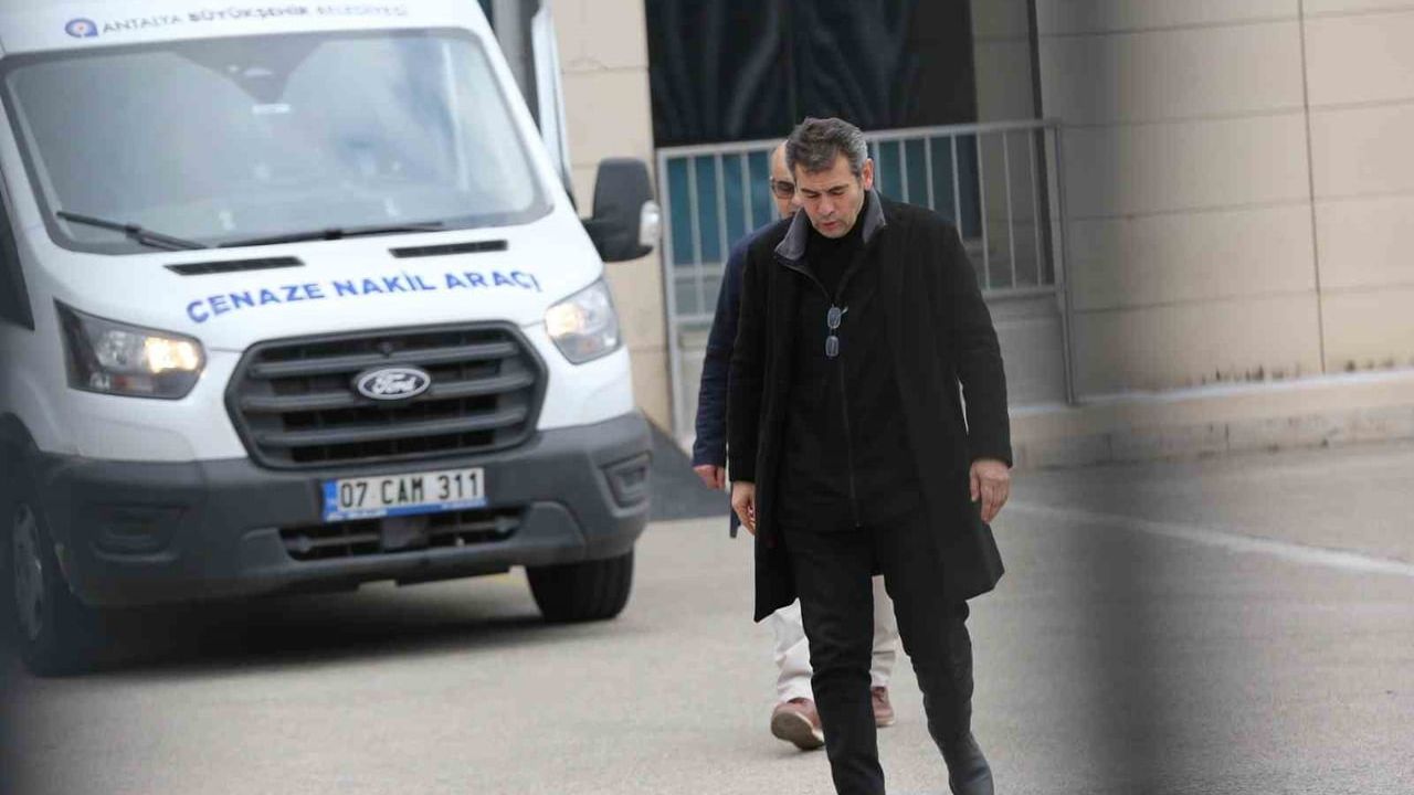 Antalya'da Öldürülen Anne ve 7 Yaşındaki Kızının Cenazeleri Ankara'ya Gönderildi