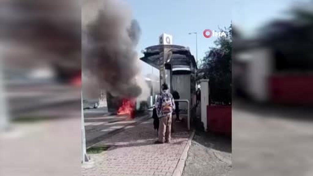 Antalya'da seyir halindeki halk otobüsünde motor yangını: yolcular tahliye edildi