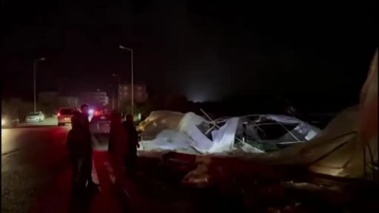 Antalya Finike'de Hortum Seraları ve Enerji Nakil Hatlarında Hasara Yol Açtı