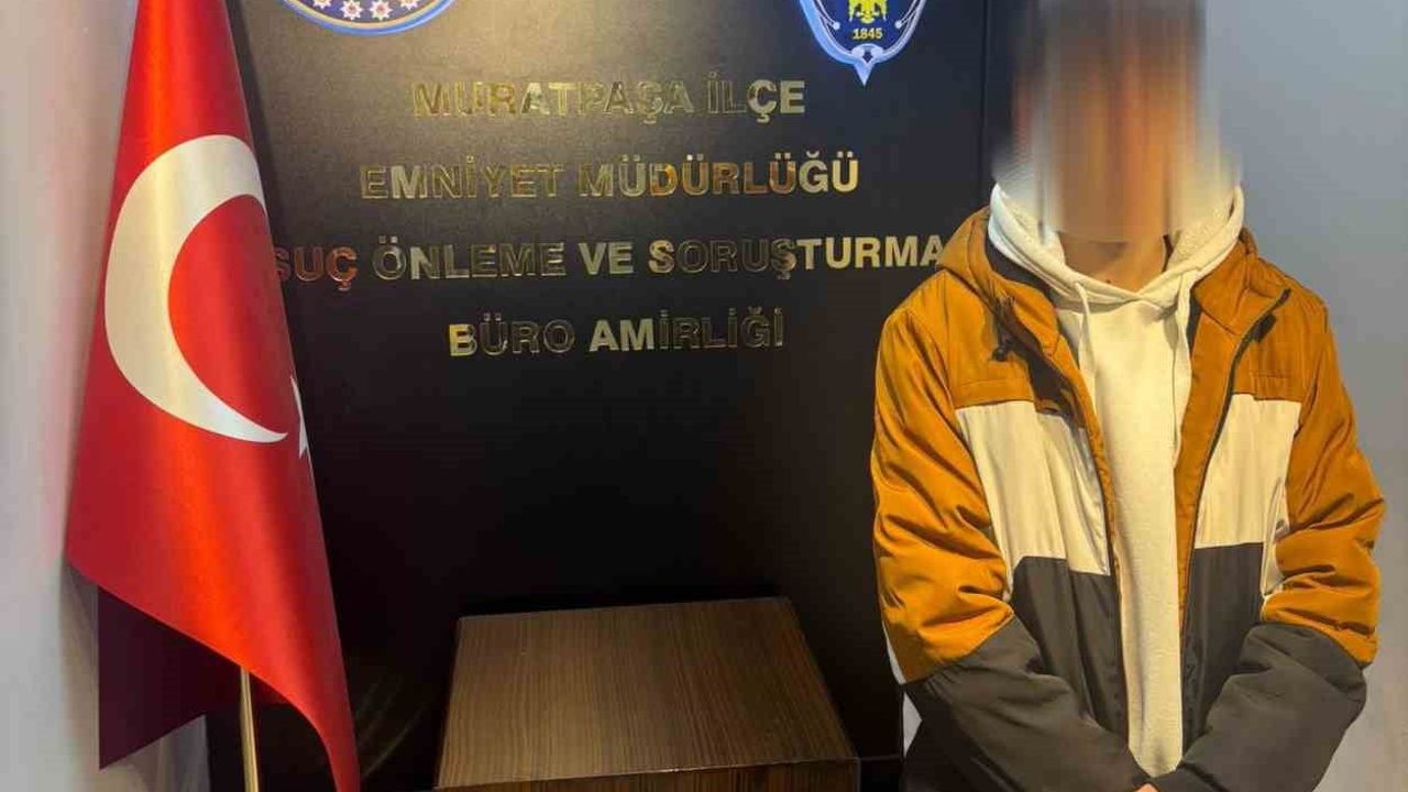 Antalya Kaleiçi'nde bisikletliye hakaret iddiası: Şüpheli gözaltında