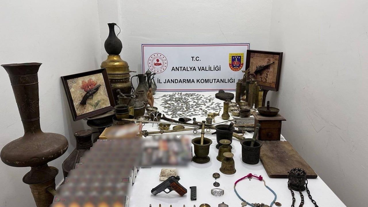 Antalya Kepez'te jandarma tarihi eser ve kaçak eşya operasyonu