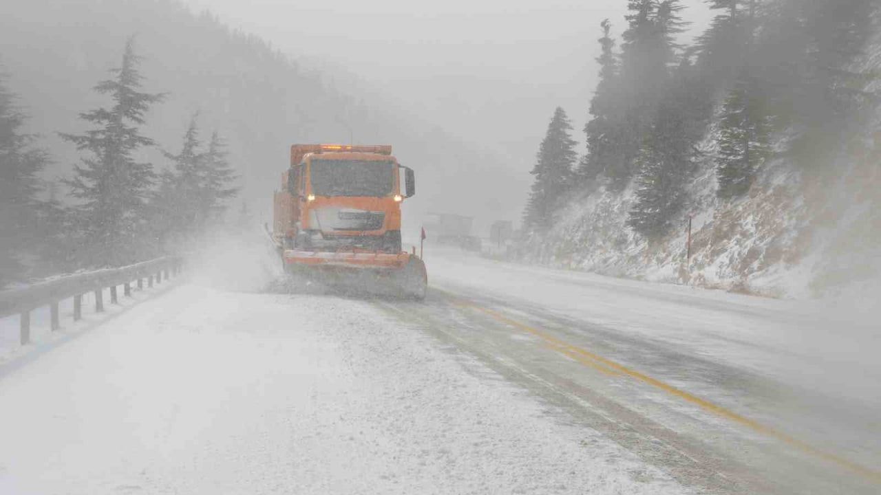 Antalya-Konya Akseki-Seydişehir yolunda kar etkisini artırdı
