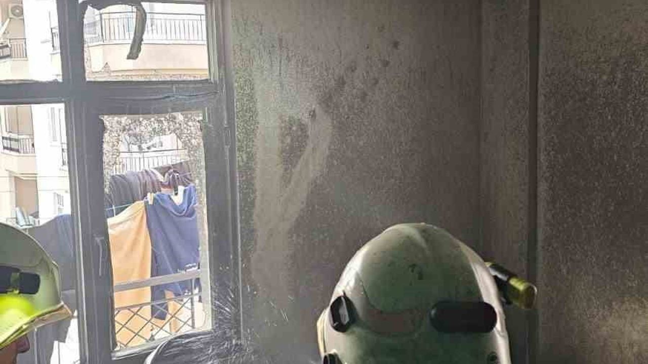 Antalya Serik'te 6. kattaki dairede yangın: Bir oda kullanılamaz hale geldi
