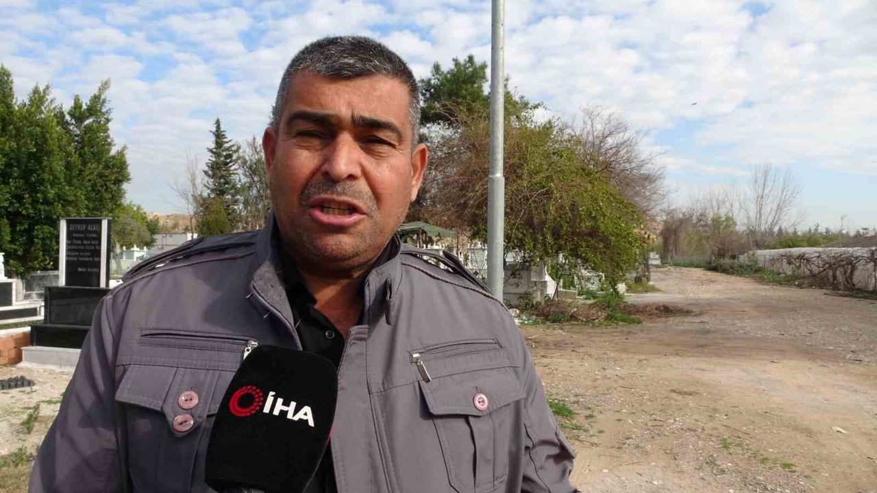 Antalya Zeytinköy'de mezarlığa saklanan uyuşturucuya karşı muhtar ve mahalleli kamerayla önlem aldı