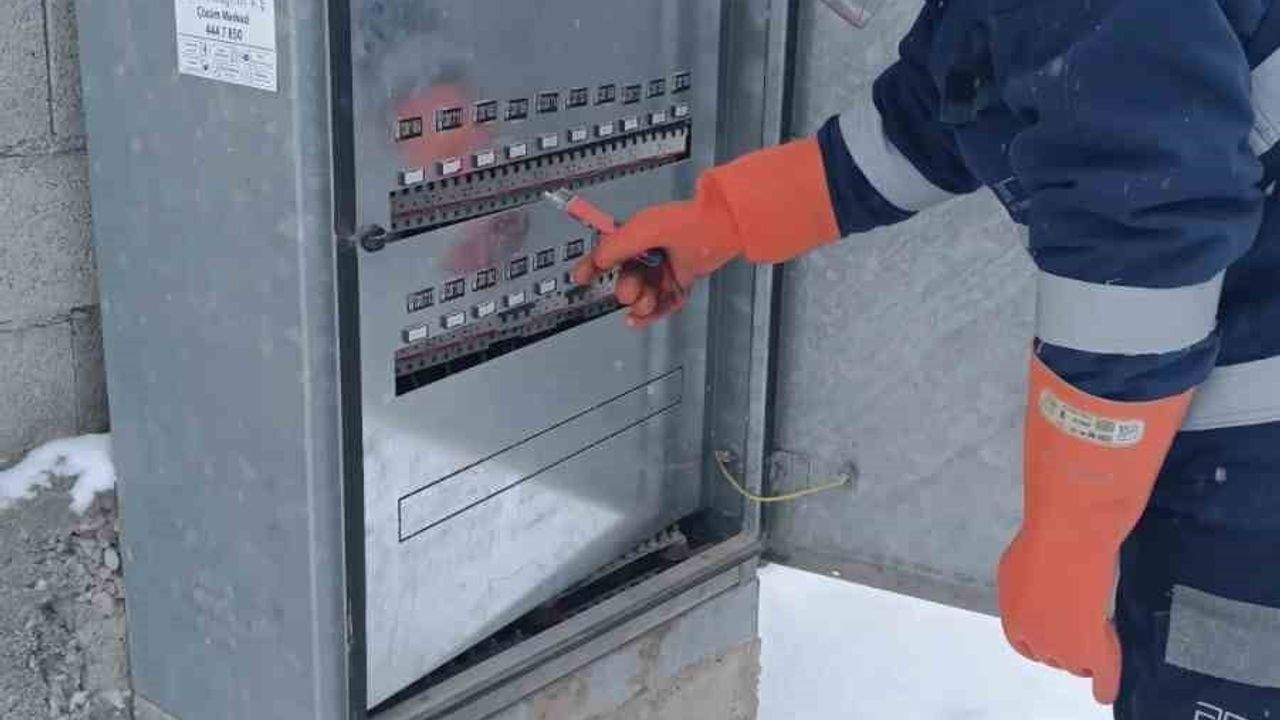 Aras EDAŞ, Yeni Yıl Gecesinde Kesintisiz Enerji İçin 24 Saat Sahada