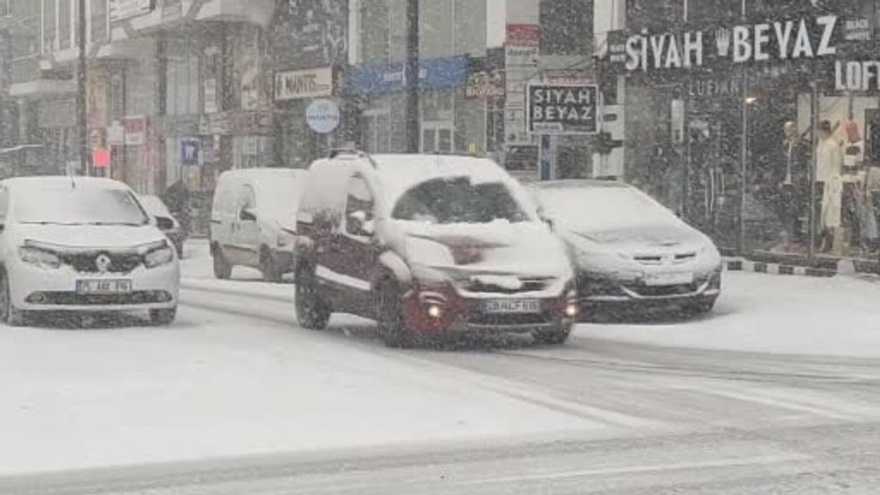 Ardahan'da 45 köy yolu yoğun kar ve tipi nedeniyle ulaşıma kapandı